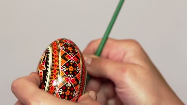 화이트에 부활절 달걀 그림 — 비디오