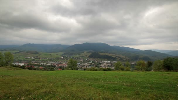 Montanha paisagem aldeia — Vídeo de Stock