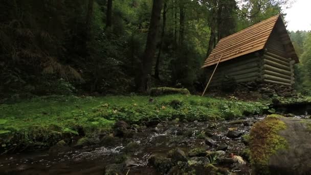 Bach und die Lodge — Stockvideo