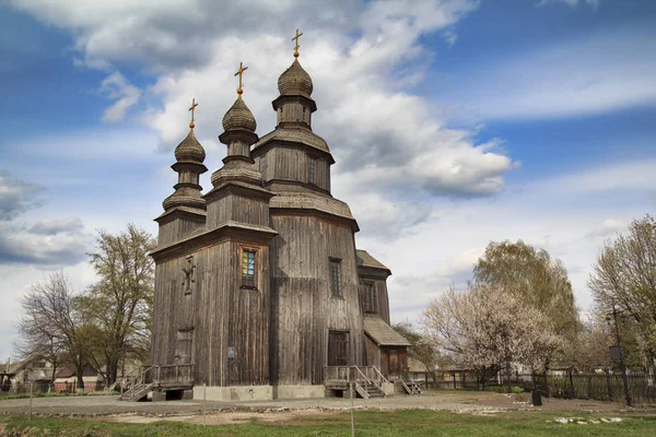 Темно старовинні дерев'яні церкви — стокове фото