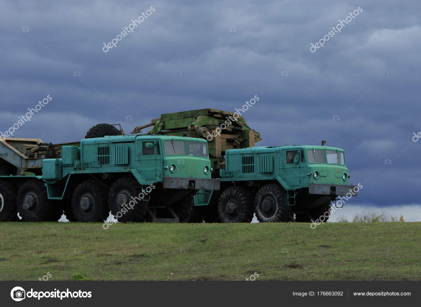Military Artillery Tractors MAZ-537 — Stock Photo