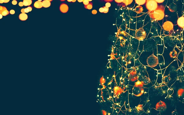 Christmas tree and lights bokeh garland decoration background em — Stock Photo, Image