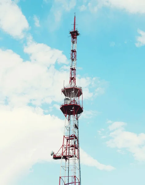 Telecommunication towers with antennas on a blue sky — Stock Photo, Image