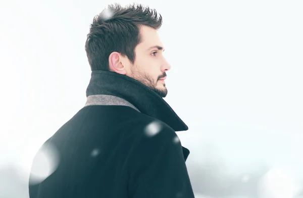 Portrait of fashion handsome elegant free man in winter snowstor — Stock Photo, Image