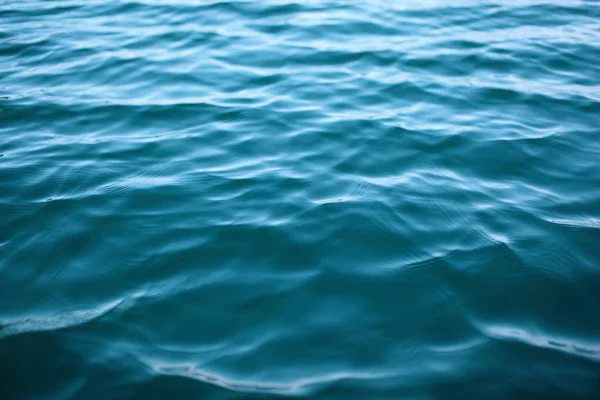 Морская вода и волны для абстрактного или фонового — стоковое фото