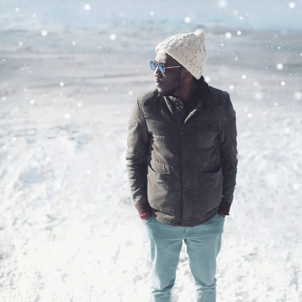 Winter fashion portrait stylish young african man wearing a sung — Stock Photo, Image