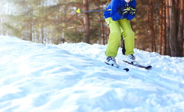 Winter skier teenager in sportswear skiing over snow at sunny fo — Stock Photo, Image