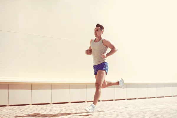 Fitness, treino, esporte, conceito de estilo de vida - sportsman running i — Fotografia de Stock