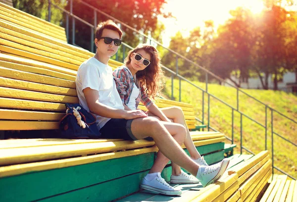 Guy and girl in the park, fashion young couple teenagers resting — Stock Photo, Image