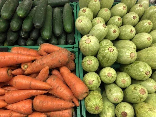 Καρότα Μυελό Των Λαχανικών Και Αγγούρια Σούπερ Μάρκετ — Φωτογραφία Αρχείου