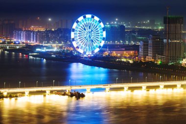 adlandırılmış Bayilik köprü gece shanghai Çin