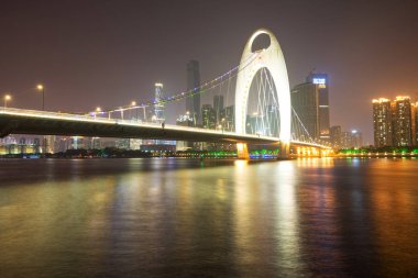Guangzhou köprüsü gece Çin 'de