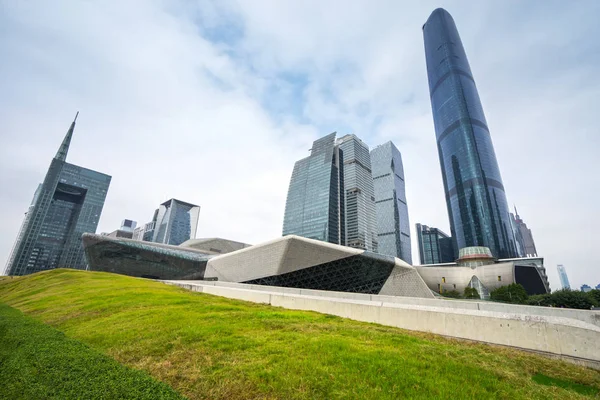 Kina Guangzhou City Plaza, bebyggt centrum — Stockfoto