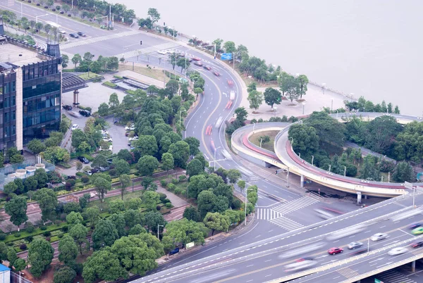 Intercambio de carreteras de la ciudad en Shangai en hora punta de tráfico —  Fotos de Stock