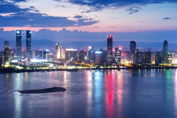 Shanghai, horizonte de la ciudad de China en el río Huangpu —  Fotos de Stock