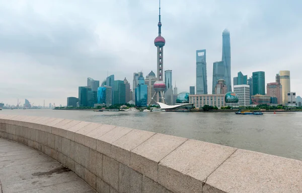 Città moderna, skyline di Shanghai durante il giorno Foto Stock Royalty Free