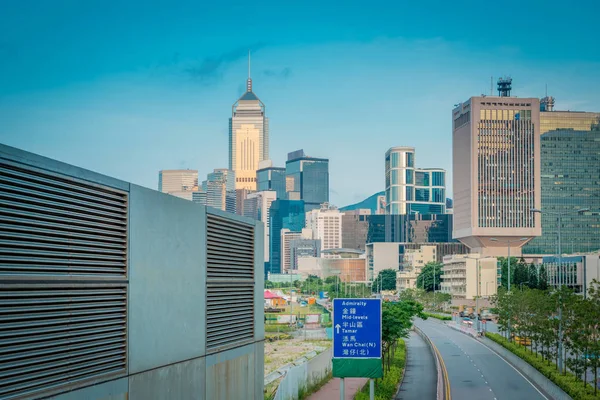 Paisagem urbana moderna e estrada de Hongkong — Fotografia de Stock