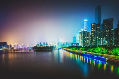 Riverside Guangzhou 'da gece gökyüzü ve modern şehir manzarası