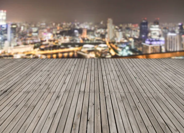 Piso vazio e edifício moderno com raio de sol Fotografias De Stock Royalty-Free