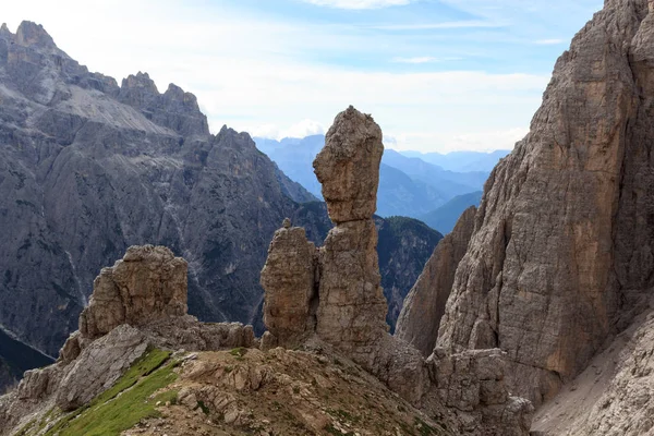 Sexten Dolomites mountain rock pinnacle needle in Tirol del Sur, Italia — Foto de Stock