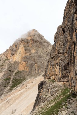 Via Ferrata Severino Kasara'da Sexten Dolomites içinde tırmanma dağ panorama, South Tyrol, İtalya ile insanlar