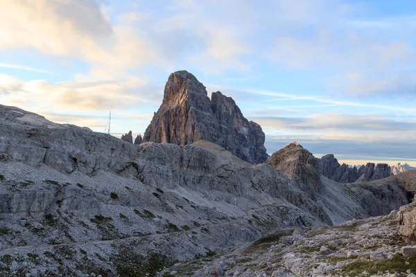 Sexten Dolomites mountain Zwolferkofel en Tirol del Sur, Italia — Foto de Stock