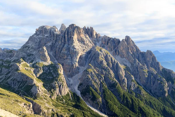 Sexten Dolomites panorama y montaña Dreischusterspitze en Tirol del Sur, Italia — Foto de Stock