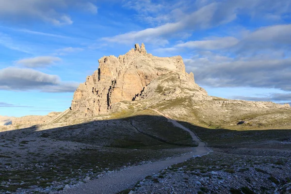 Sexten Dolomieten berg Paternkofel en voetpad in Zuid-Tirol, Italië — Stockfoto