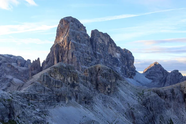 Sexten Dolomites mountain Zwolferkofel en Tirol del Sur, Italia — Foto de Stock