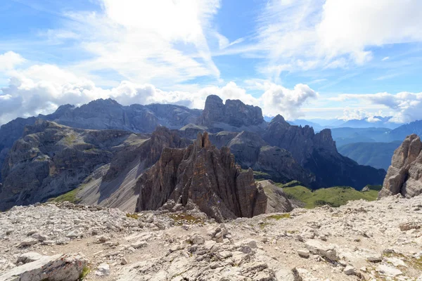 Sexten Dolomites mountain Zwolferkofel panorama en Tirol del Sur, Italia — Foto de Stock
