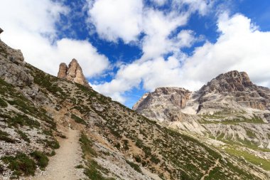 Dağ Toblinger Knoten ve patika Sexten Dolomites, South Tyrol, İtalya