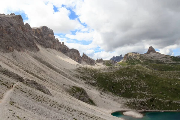 Toblinger de montaña Knoten y sendero panorámico en Sexten Dolomites, Tirol del Sur, Italia — Foto de Stock