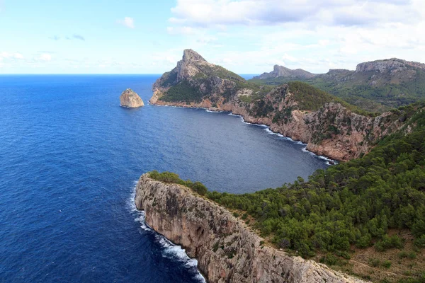 Cap de Formentor Uçurumun kıyısında ve Akdeniz, Majorca, İspanya — Stok fotoğraf