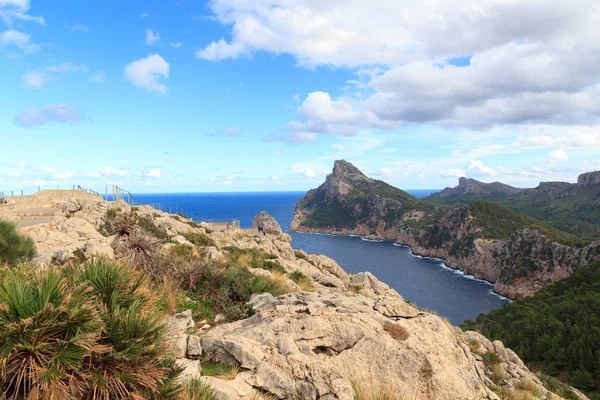Lookout point Mirador Es Colomer at Cap de Formentor cliff coast and Mediterranean Sea, Majorca, Spain — Stock Photo, Image