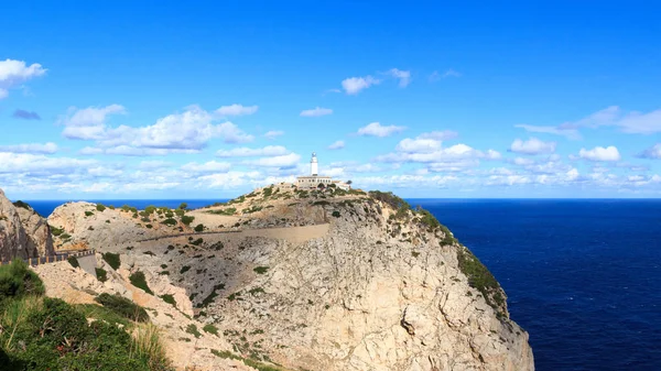 キャップ de フォーメントー灯台パノラマと地中海、マヨルカ島, スペイン — ストック写真
