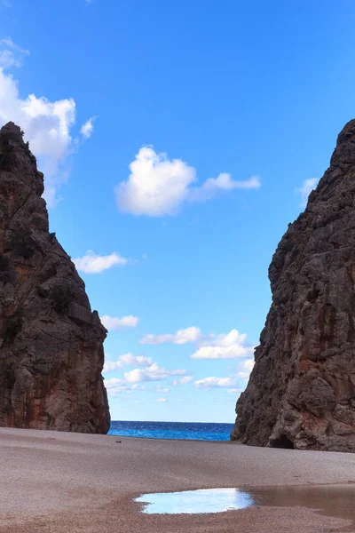 Cañón Torrent de Pareis, playa y mar Mediterráneo, Mallorca, España — Foto de Stock