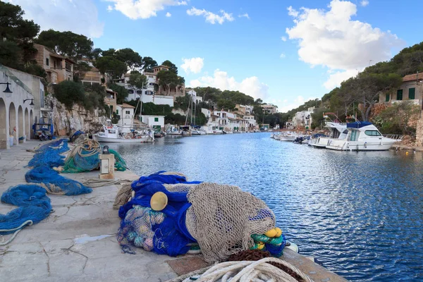 Vila piscatória Cala Figuera porto e mar Mediterrâneo, Maiorca, Espanha — Fotografia de Stock