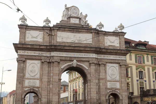 Łuk Triumfalny (Triumphpforte) w Innsbruck, Austria — Zdjęcie stockowe