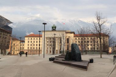 Landhausplatz, Avusturya Özgürlük Anıtı