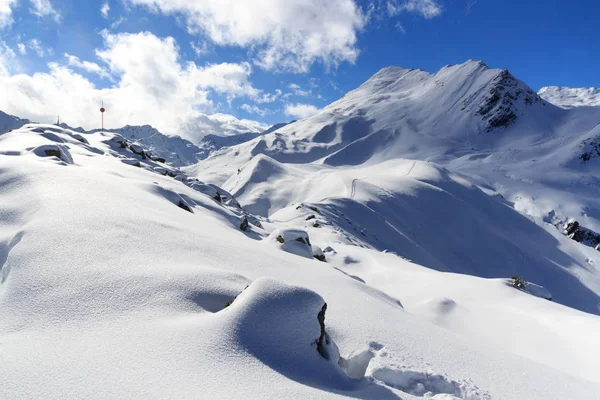 以洛尔阿尔卑斯山，奥地利冬季的雪和雪鞋径山全景 — 图库照片
