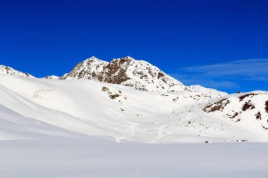 Stubai Alps, Avusturya için kışın kar ve kayak dağ panorama izler