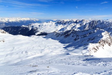 Stubai Alps, Avusturya için kışın kar ve kayak dağ panorama izler