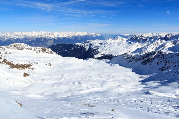 Stubai Alps, Avusturya için kışın kar ve kayak dağ panorama izler