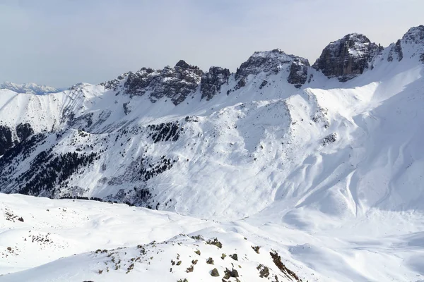 Stubai アルプス、オーストリアの冬の雪と青空と山のパノラマ — ストック写真