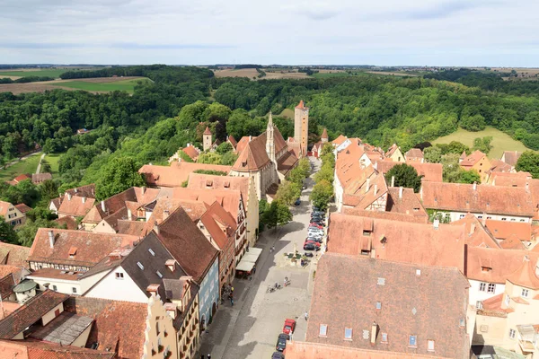 Paisaje urbano del casco antiguo medieval Rothenburg ob der Tauber con torres, Alemania — Foto de Stock