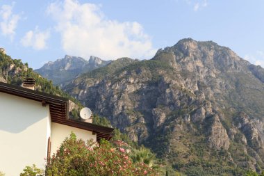 Limon Konsolosu Garda, İtalya 'daki Dağ Panoraması