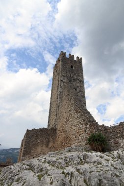 Kale kule harabe Castel Drena Trentino, İtalya