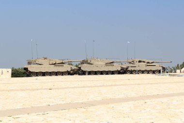 İsrail, Latrun 'daki Yad La-Shiryon Zırhlı Kolordu Anıt Alanı ve Müzesi' nde üç farklı Merkava tankı nesli.