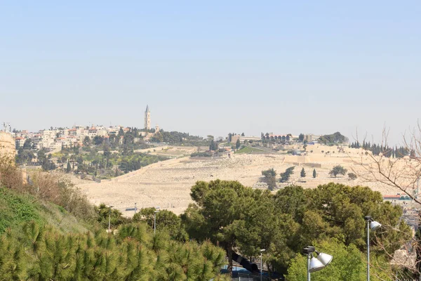 Kelet-Jeruzsálem panorámája az Olajfák hegyével, Izrael — Stock Fotó