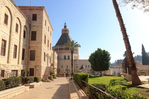 Jardin de la Basilique Eglise de l'Annonciation à Nazareth, Israël — Photo